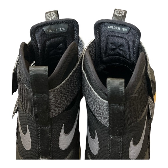 Nike Lebron Soldier 10 Mens Basketball Shoes Black Gum Sz 10.5 - Picture 7 of 9